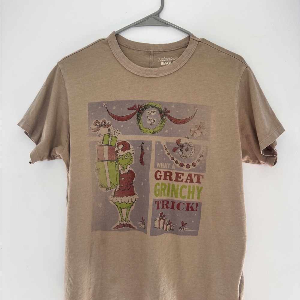 American Eagle Outfitters Beige Grinch Holiday Graphic Tee